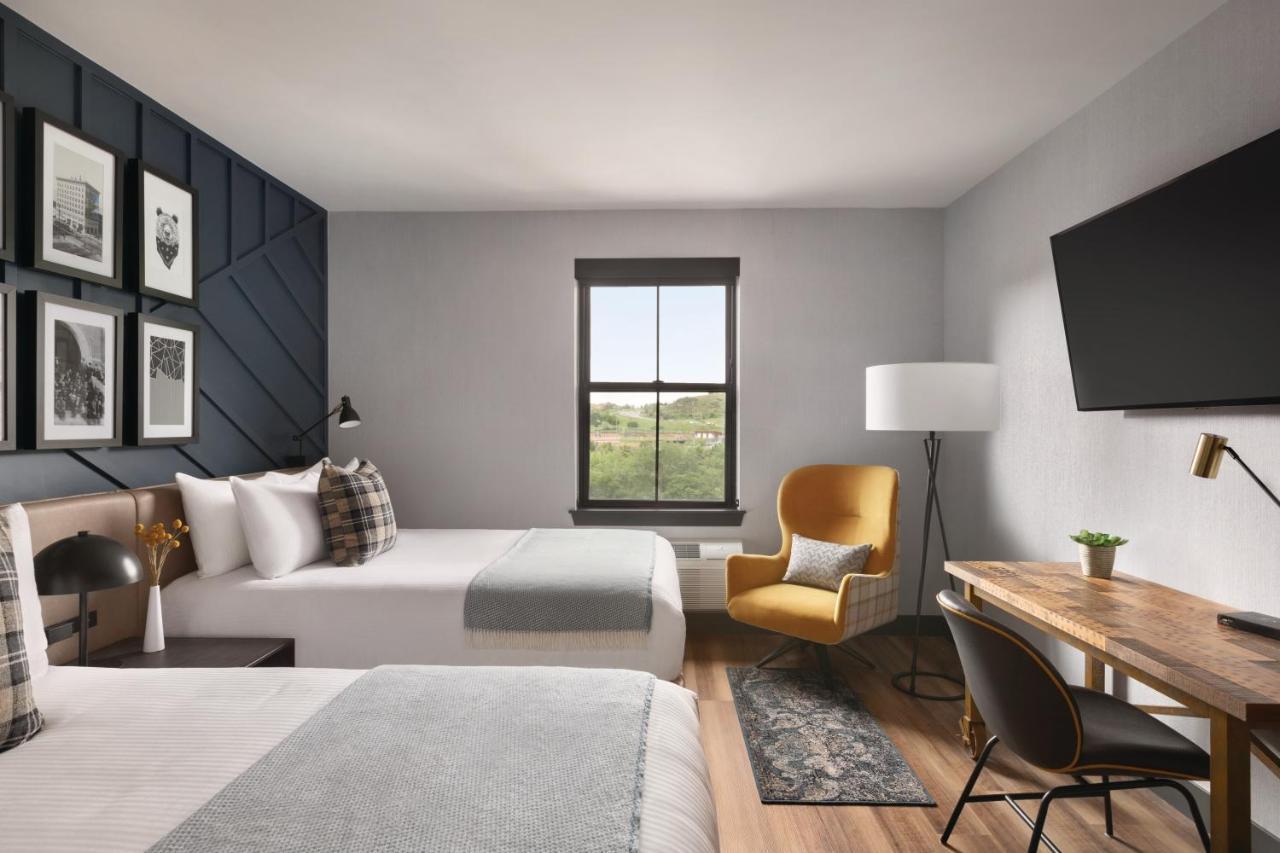The Eddy Taproom & Hotel Golden Bagian luar foto