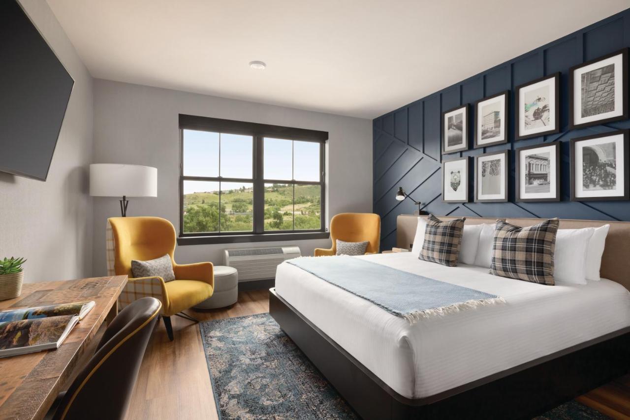 The Eddy Taproom & Hotel Golden Bagian luar foto