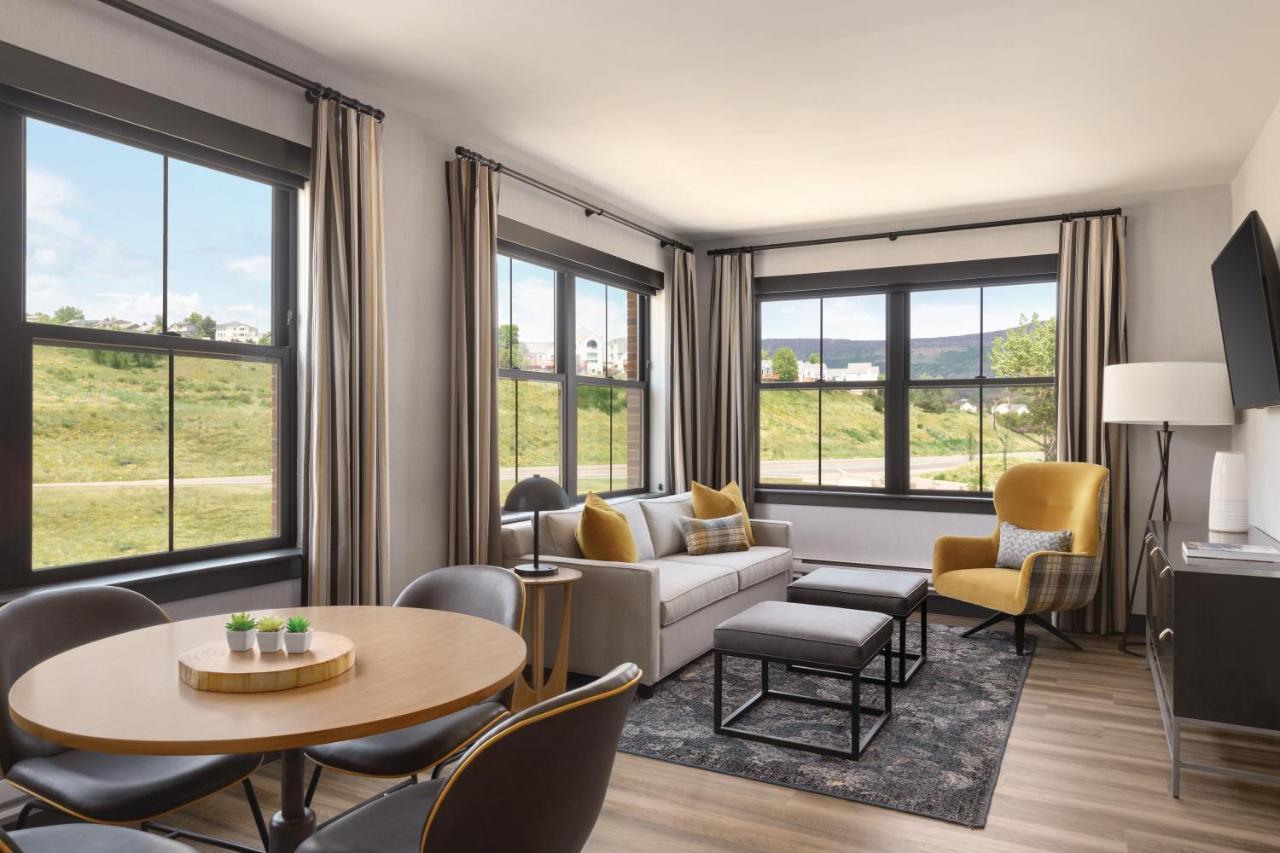 The Eddy Taproom & Hotel Golden Bagian luar foto