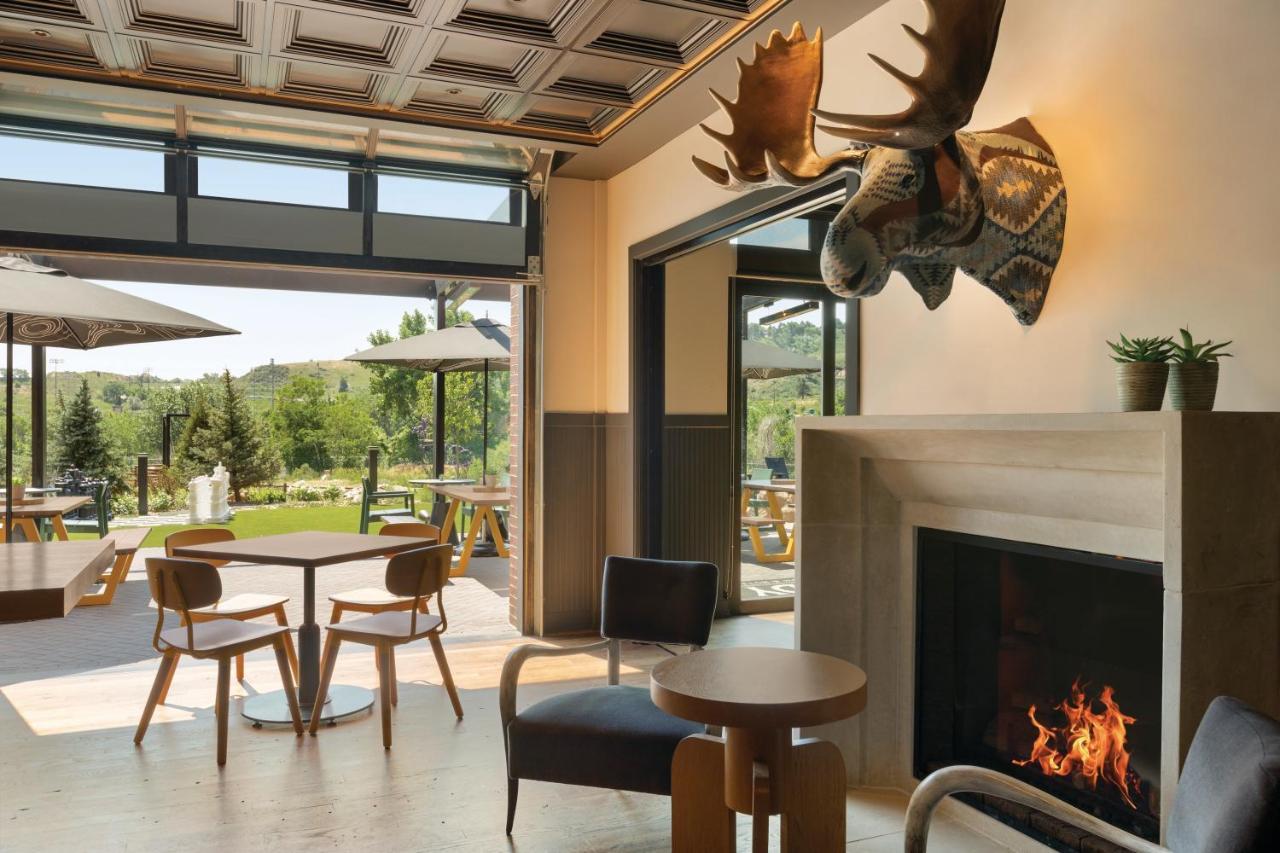 The Eddy Taproom & Hotel Golden Bagian luar foto